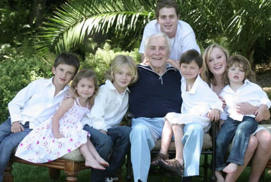 Kirk Douglas with grandchildren