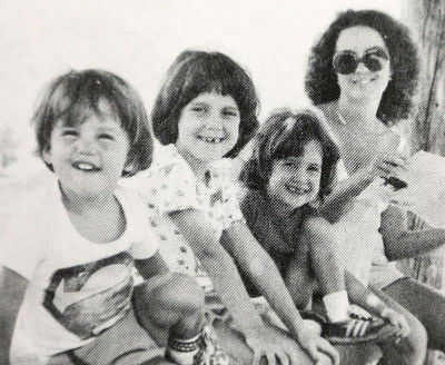 Milo Ventimiglia Family childhood- Milo, sisters & Mom